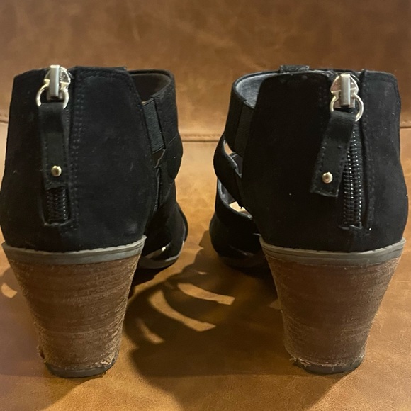 Dr. Scholl’s Black Strappy Sandals With Heel - Picture 3 of 9